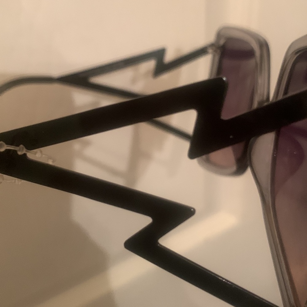 ‘LIGHTNING BOLT’ frames ; New OVERSIZED spacey Sunglasses - Picture 3 of 6